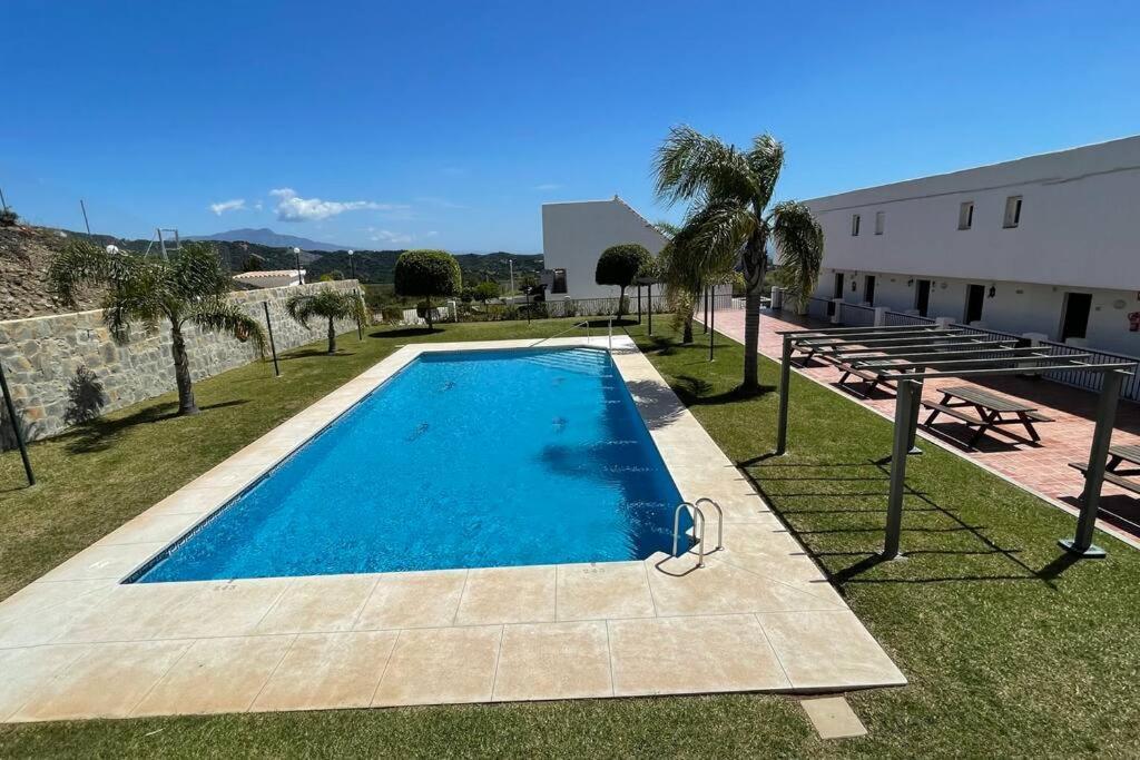 Atico Con Bonita Vista. En Urbanizacion Privada.! Apartment Естепона Екстериор снимка